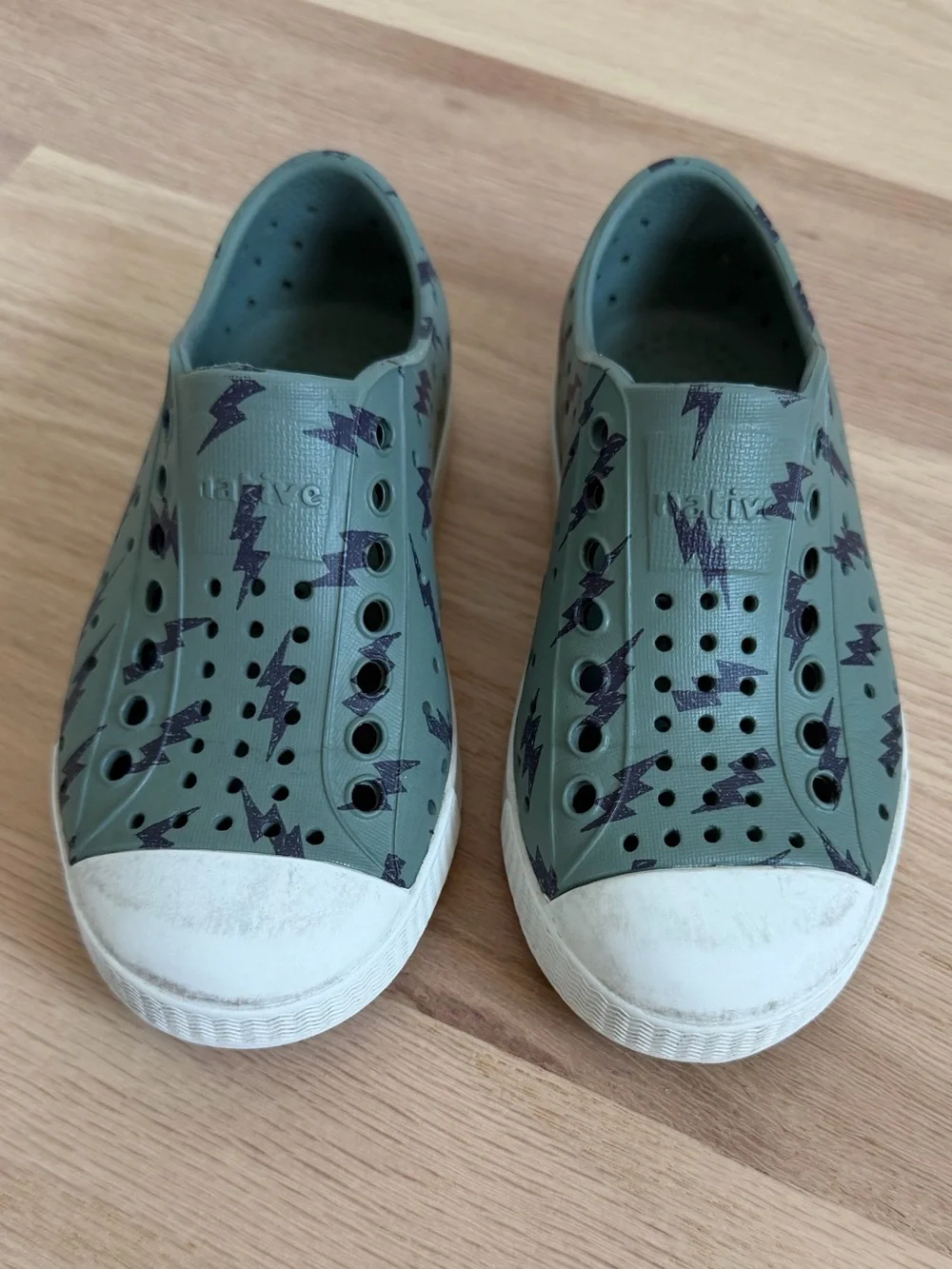 Native Shoes size 9c